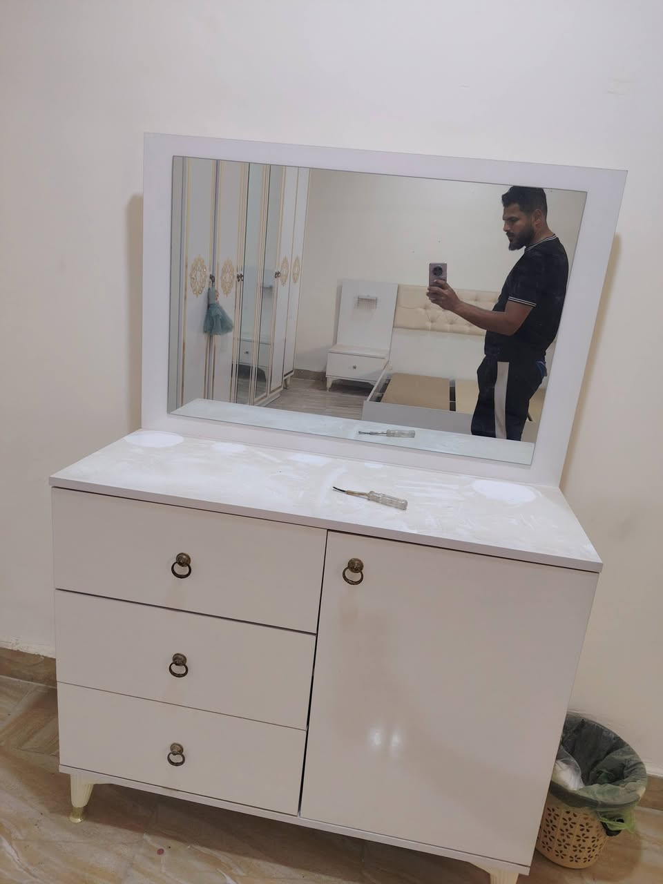 سلام عليكم شباب غرفه اخشاب تركيه البيع 900وبيهه مجال ***********
