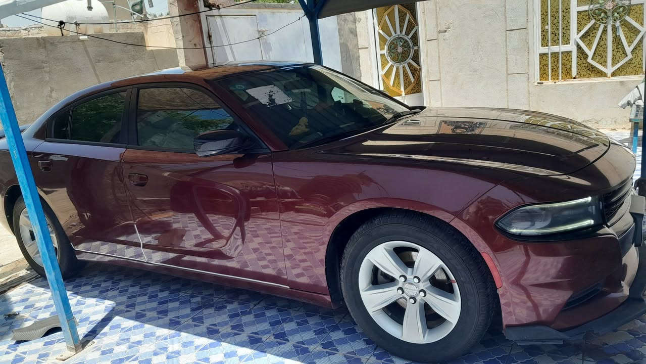 سلام عليكم  ***********
جارجر موديل 2018 اصل
لون كرزي🍒 ماروني
مكفوله من التبديل والصبغ 
كير محرك كفاله عله وضع الشركه 
 ادامه مضمومه بانزين  
تبريد 100‎%‎❄️❄️  
كامره  خلفيه دواره 
منظومه زنون  قوي جدا 
رقم ذي قار بسمي
شرط التحويل ثاني يوم 
ماشيه 107 ميل 
محرك 3600
كير ماوس 8 نمر
شاشه حجم وسط 
كامره خلفيه دواره
حساسات خلفيه
تشغيل عن بعد 
ويل حجم 18/60/235
السعر 195 وبيه مجال بسيط 
مكان الناصريه قضاء الدوايه
