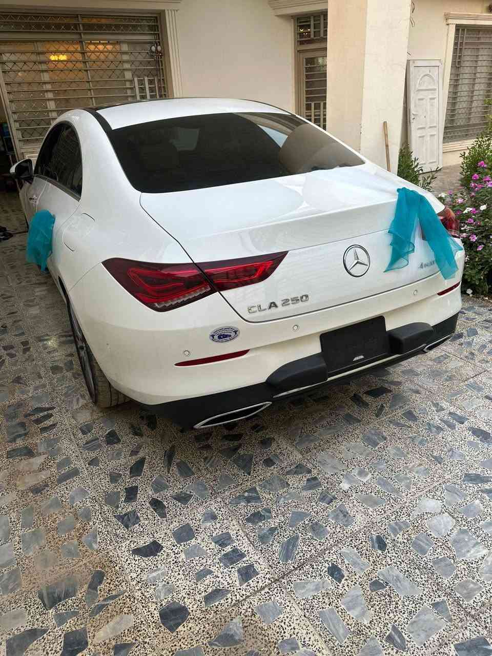 مرسيدس cla كلاس 2023 هي سيارة فاخرة تتميز بمواصفات عالية الجودة. إليك بعض المواصفات الرئيسية:
المحرك: محرك 4 أسطوانات متتالية بسعة 2.0 لتر مع شاحن توريني
قوة المحرك: 255 حصان  محرك توينتي
العزم: 273 رطل-قدم
ناقل الحركة: أوتوماتيك 9 سرعات
الدفع: دفع خلفي أو دفع رباعي
الاستهلاك الوقود: 6.2 لتر/100 كم
السعة الخزان الوقود: 66 لتر
ماشيه 3000
التسارع: من 0 إلى 100 خلال 8.2 ثانية
*السرعة
المواصفات الداخلية:
مقاعد مدلكة وقابلة للتدفئة والتبريد
شاشة عرض بانورامية
نظام MBUX للتحكم الصوتي
أنظمة قيادة شبه ذاتية متقدمة
نظام صوت محيطي ثلاثي الأبعاد Burmester من 12 سماعة
المواصفات الخارجية:
تصميم خارجي راقٍ
شبك أمامي مميز
إضاءة محيطية بـ 64 لونًا
عجلات 19 إنش
الأمان:
نظام الاستقرار على المنعطفات
نظام مراقبة النقطة العمياء
نظام الاستشعار بالضغط
مثبتات ISOFIX
حساسات ركن خلفية
وبعد بيه مواصفات الاستفسار ***********
