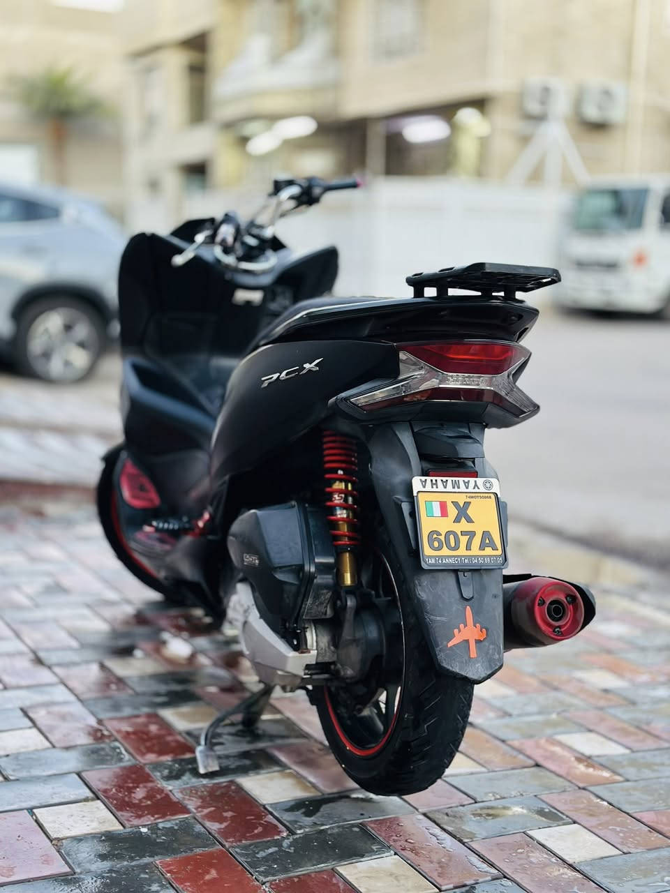 السلام عليكم دراجة pcx جيل ثالث كوري المكينة مكفولة ممفتوحة ابد ماناقصها شي بس واقية صالنصة للبيع ب1850 وبيها مجال العنوان حي أور شارع ابو عبير ***********
