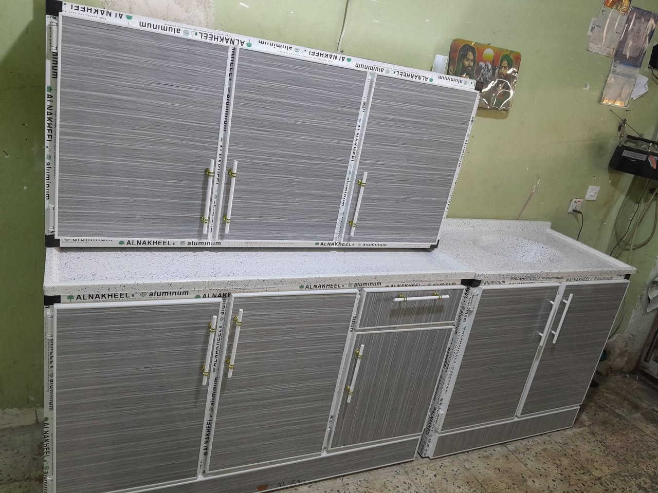 السلام عليكم
معرض التميمي للألمنيوم 
لبيع كافه الكاونترات والقياسات وجميع الألوان حسب الطلب 
              باداره ابو حسين التميمي 
الرقم بي واتساب ***********
