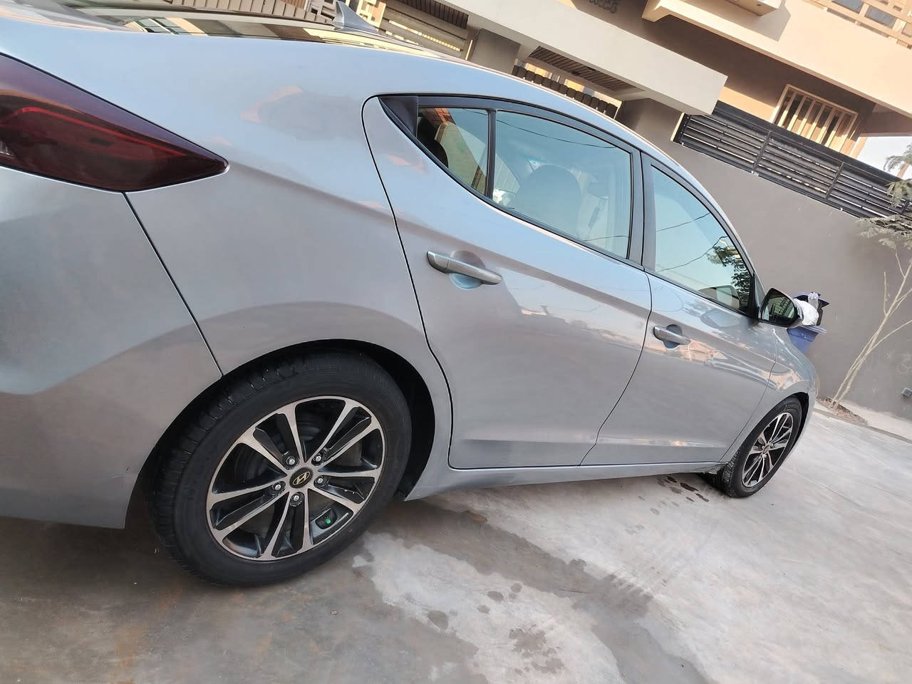 الانترا موديل 17 رقم أربيل جديد بسمي  هزه جديد شهر 12 سنه تجي يله تخلص سنويه لحد 2030يعني مصفر كلشي جديد
باتري صدر تخم تاير جديد الف متصرف عليها سياره حادث بس بنيد  وصور الحادث هم موجوده كلشي واضح  محرك وكير خير من الله شرط الفحص  مكان السياره ديالى بعقوبة السعر 127  وبي مجال شي بسيط  رقم الهاتف  ***********  بي واتساب هم
