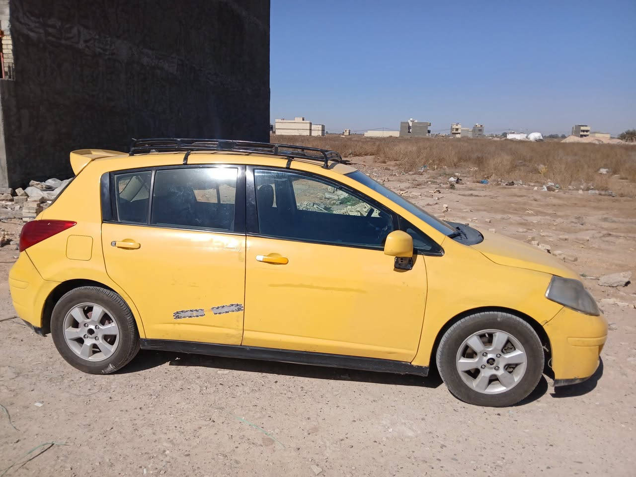 نيسان فيرسا هاشباك تكسي ٢٠٠٩ ياباني وارد امريكي حادثها امامي بأسمي رقم بغداد مصفرة هيئة لل٢٠٢٧ 
محرك ٢٠٠٠
ماشية ١١٥ميل
بشهر العاشر بدلت كير ومحرك حاوية
حدادية السيارة كلها امام وخلف 
 السعر ٥٥$ بيها مجال، مكلفه فوق ال٦٠$ جاهزة مال جناي شوف الاستبدال واحكم
الاطارات تخم كامل جديد
عقل جديد  
الدبلات وقواعدهن امام خلف مع بوش الهاوزن+فرام ممه تفصيخ جدد مع الشيالات+شمعات+كوبلن الاستيرن+
اذن جكليته الكير مع اذن مضرب اسفل الكير
القايش والضاغطة بلادية
عبوة بانزين جديده نوعية جيده
دكم تحكم الجام السنترلوك جهة السايق جديد
تبريد فول منظومة مجدده
لايت وبلاجكترات زنون
راديتر والقبق جدد ماء اخضر اصلي بدون تنقيص 
بالاضافة لادوات احتياطية تتضمن(راديتر+ضاغطة+واتربم بلادي+مسطرة نوزلات اصلية تفصيخ +تخم بلكات اصلية استعمال قليل+كلج الكيرالقديم شغال+عقل السيارة القديم شغال فقط ٣بنات مكسرة+دبل امامي شغال١قطعة+درايم شفت١قطعة+لاستيك درايم شفت ٢ق)
مكاني الكاظمية او الصابيات 
*********** واتساب موجود
