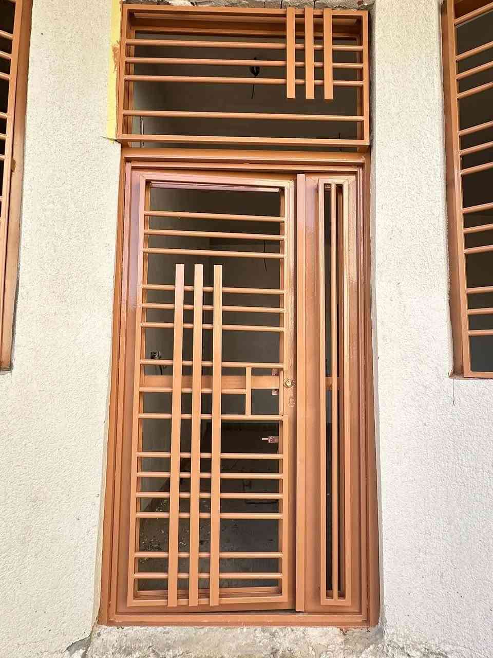 صبغ وتنضيف بيبان وشبابيك ومحجرات درجه اولى بسعار مناسبة الاتصال عل رقم *********** أو مراسلتي خاص وتدللون 🌷

