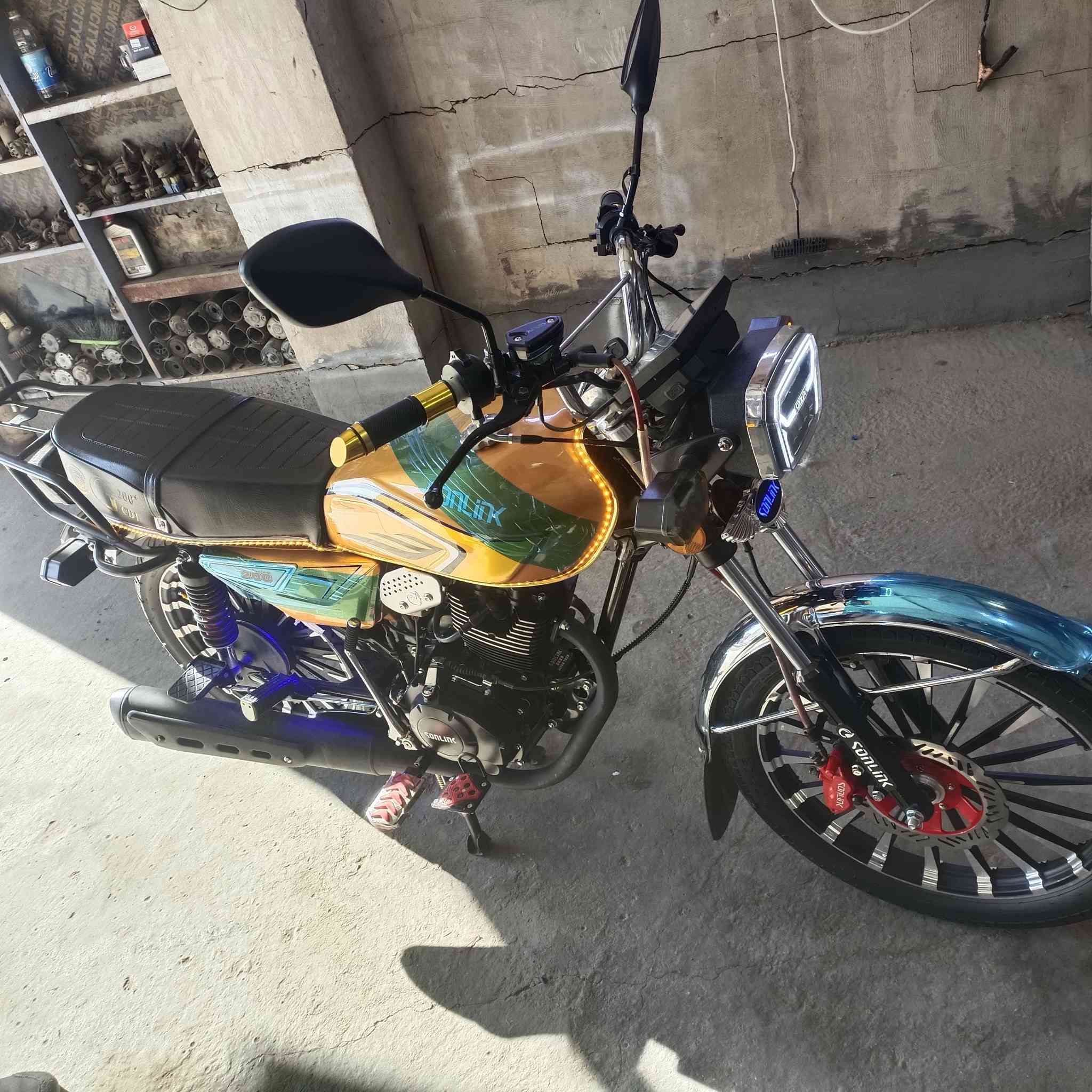 سلام عليكم للبيع سولنك 2025 محرك 200 *********** مكان رمادي شارع 40
