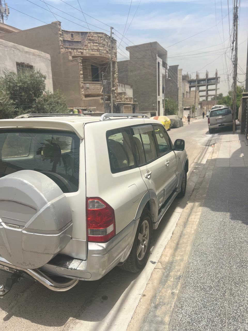 سلام عليكم شباب 
باجيرو للبيع سيارة نظيفة مال بيت 
فول مواصفات جاهزة من كلشي مابيها اي نقص 
متوازي ع البيع السعر 110وبيها مجال 
***********
بغداد البياع

