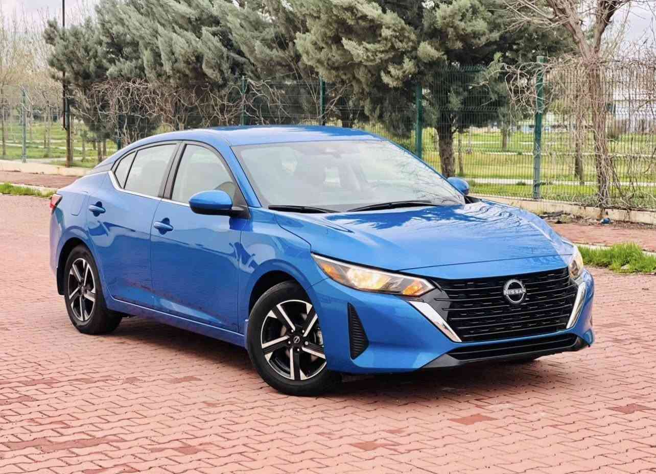 نيسان سينترا 💙
موديل 2024 
(شكل جديد)
سعر  :  128 $ ورقه و مجال بسيط🤏
مواصفات (SV)  
ويل كروم شكل جديد 
مواصفات معروفة 
بصمه
شغال
كشنات هيتر 
ستيرن هيتر
كاميرا 
حساس خلفي و امامي 
توقف ذاتي 
إطفاء ذاتي عند توقف 
شاشة 
نظام CarPlay 
و نظام Android Audio 
تحديد مسار 
تحكمات ستيرن full option 
مثبت سرعة 
ماشي :  25 الف ميل 
صبغ :- نص بوند صبغ بدون دواخل و بدون  ارباك جميع ارباكات سليمه بلادي
سياره رقم كاتي لازم ترقيم شمالي 
عنوان : عقره 
رقم تلفون و واتساب ☎️
***********
