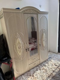 كنتور ٣ ابواب نظيف جدا  سعره ب٢٠٠ وبي مجال بسيط جدا وجربايه نفر جديده ...