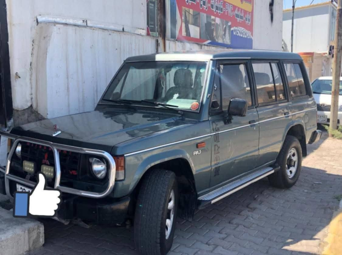 السلام عليكم باجيرو موديل 90سيارة حلوة ونضيفة لاصبغ ولا ضربة دواخل جديدة تبريد شغال كلشي شغال سيارة مال جناي مكان بابل الحمزة الغربي السعر 55بيهة مجال قليل والموشراي لايكسر بلسعر الن اكو حتة ب20(رقم صاحب السيارة***********
