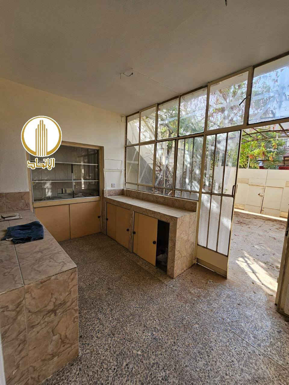 #مكتب_الاتحاد_للعقار   
 🏛⭐️دار للبيـــــــــع ⭐️حي الجامعة خلف معهد قطوف⭐️🏛
⬅️️ مساحـة 200متر  (يصلح للإستثمار)

⬅️️الابعاد 10متر ❌️ 20متر 🔥بسعر مناسب🔥

⬅️ الإتجاه غروب 

⬅️قريب من سايدين الجامعة 

⬅️طابقين معزولين ٤غرف 

⬅️سند طابو شرط التحويل تحويل او قرار التمليك 

⬅️صالح للسكن او للإستثمار بحساب الارض 

لمعرفة السعر انضم لقناة التلكرام 
https://t.me/etihad0

تفاصيل اكثر يرجى مراجعة المكتب
_____________________________ 
         مكتب الاتحـــاد للعقار 
الفرع الاول : شارع المصارف الرئيسي 
الفرع الثاني: الصديق بداية سايدين البحرين 
           *********** 
                      🏛
           ***********
