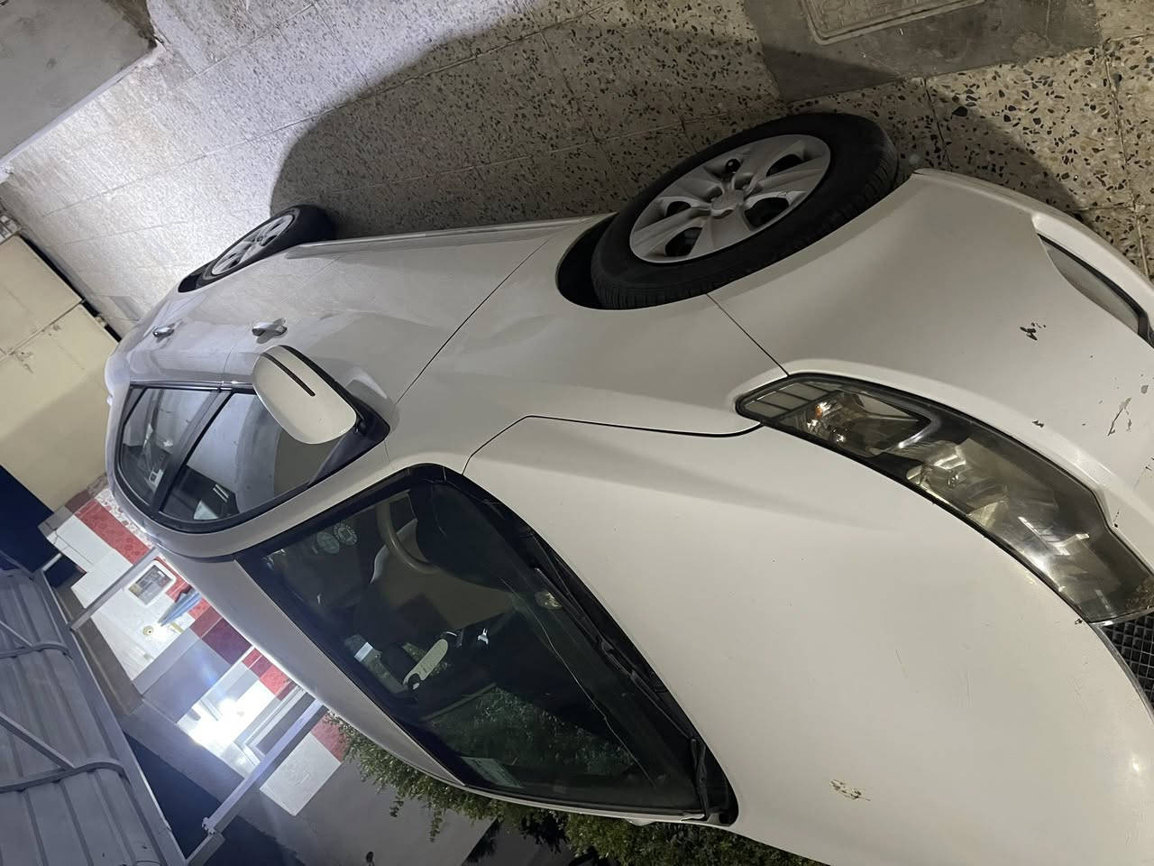 السلام عليكم سيراتو ٢٠١٢ 
بيه ربع البنيد صبغ وبارد بلباب الخلفي فقط
رقم اربيل بسم كردي تحويل او وكاله 
تخم تاير جديد مكينه مكفوله كير مكفول من كلشي 
مكاني واسط الصويره تاج الدين 
السهر ١٠٧ وبيه مجال كلش بسيط 
***********
