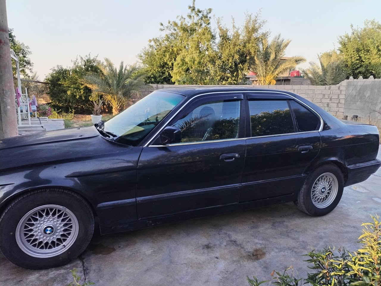 البيع بي ام 91 حجم ٥٢٥ محرك سته مسكر فانوص عدل سياره بدون ضرر بس موضح با صور مكان بي خياس و يتبدل و سياره بس نقص تبريد فقط صدر جديد و تخم تايرات جديد و محرك خير من الله و كير عادي ٥ نمر رقم انبار مشروع وطني السعر 45 ورقة و بيها مجال، مكان سياره ديالى سد حمرين قاطع الجبوري، رقمي *********** صدام

