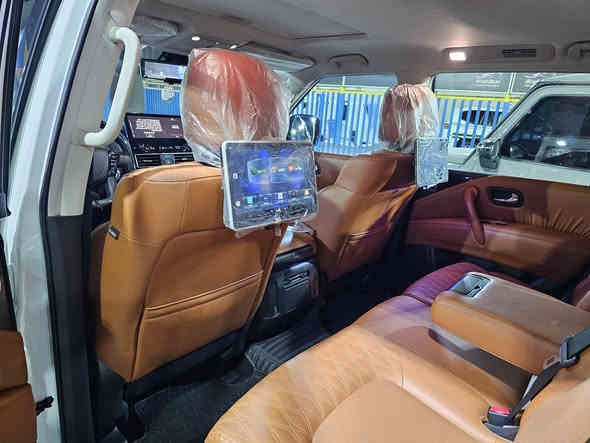 السلام عليكم للبيع نيسان باترول موديل 2024 بلاتينيوم خليجي وكالة السور ضمان 3سنوات اعلى مواصفات 3 شاشات ماشيه 18 الف مغلفه PPF استلام من الزيرو بأسمي رقم بغداد مكفوله من كلشي السعر 565 للستفسار الاتصال ***********
