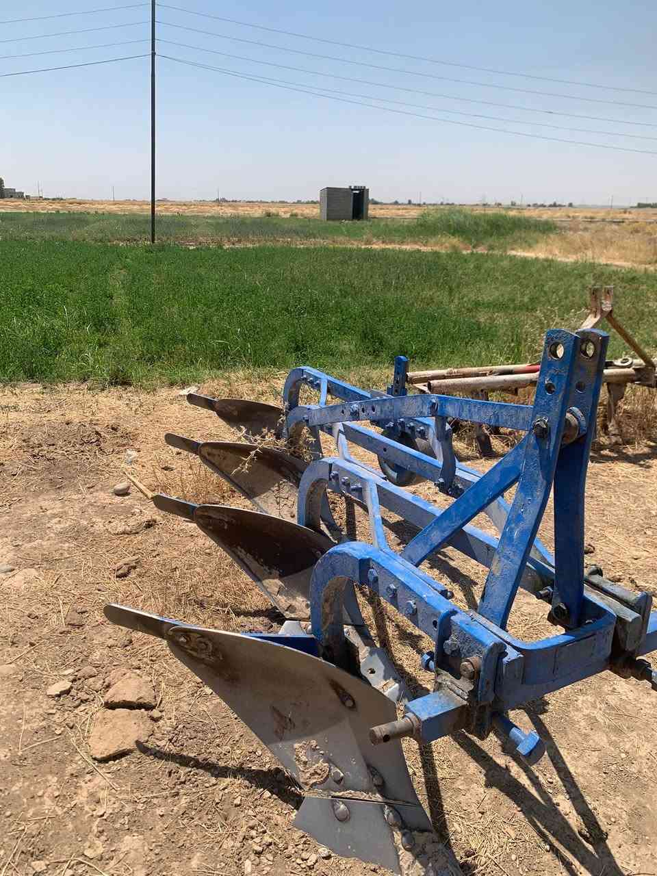 سلام عليكم يوجد فدان مال عنتر محور تركي ورباعي للبيع اتصل ***********
