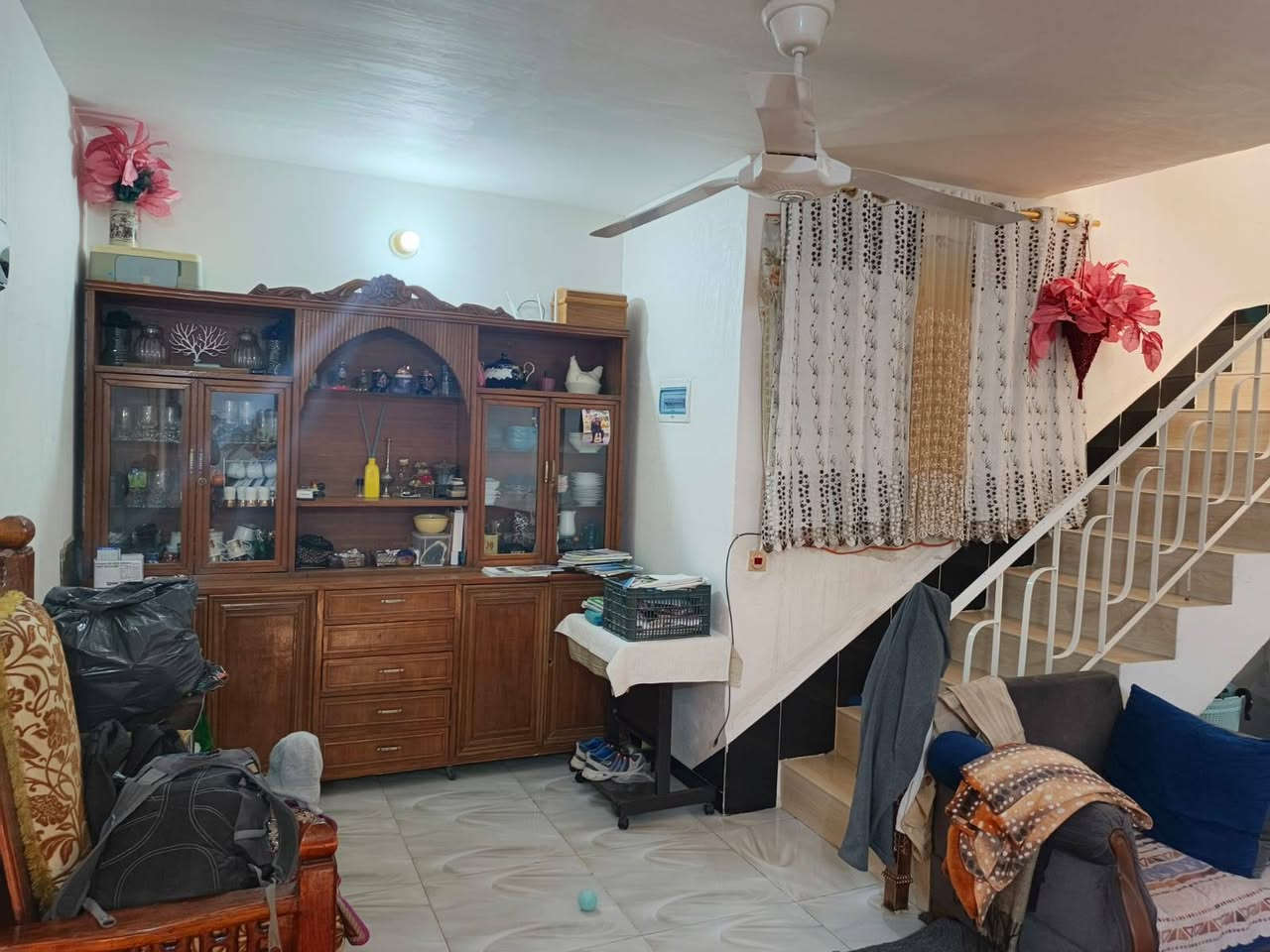 سلام عليكم بيت للبيع المساحة 250 م التفاصيل كما موضحة في الصور والفديو شارع مبلط للاستفسار الاتصال على الرقم ***********

العنوان بغداد الدوره /العدوانية
