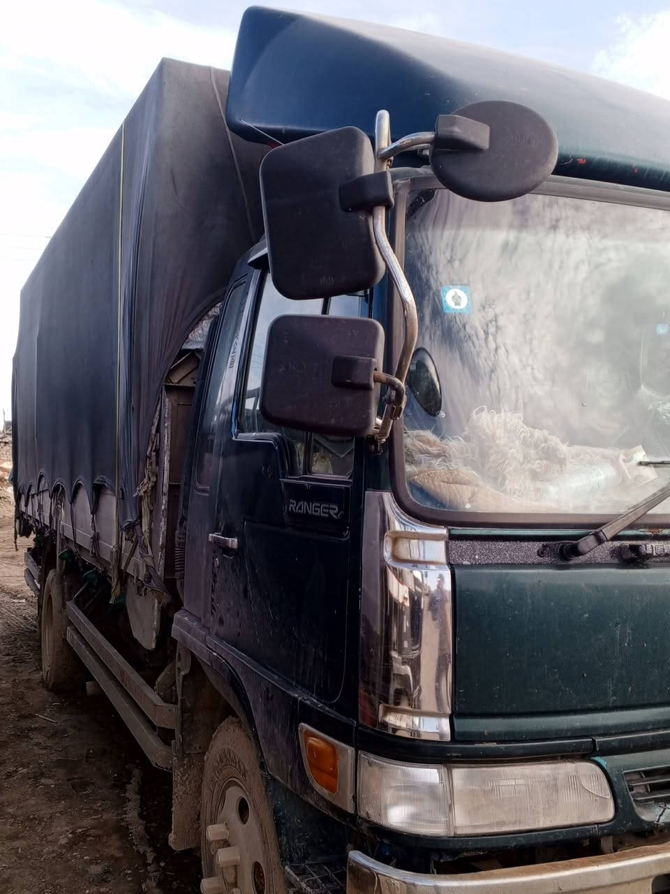 #للبيع
هينو طيره 70 سوبر لا صرف ولا بخار قماره انكر جديده 
تخم تاير 19 ونص اتصال ‏‪***********‬‏
