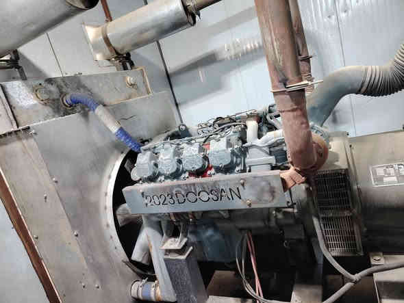 السلام عليكم. متاح
مولد دايو دوزان 8 توليد 350 كيفي 
مولد كلش نضيفه شرط الحمل 900 مرتاحه ***********
***********
