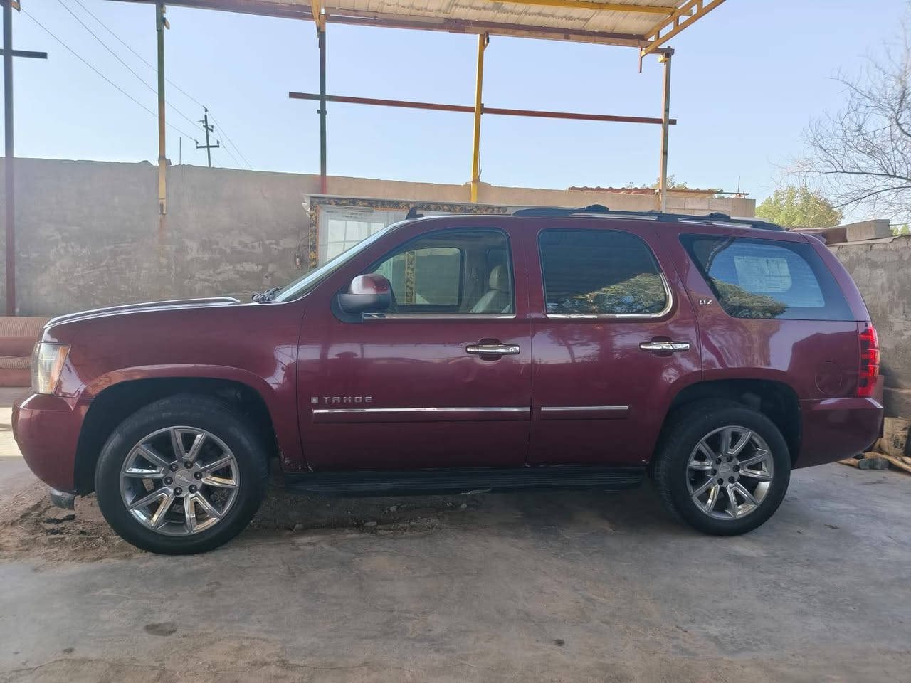 السلام عليكم تاهو للبيع 2008 LTz
مكينه كير حداديه تخم تاير تبريد 
سياره جاهزه رقم بغداد بسمي 
حادثها قبق جنطه السعر ب165 ؤبيها مجال ***********
