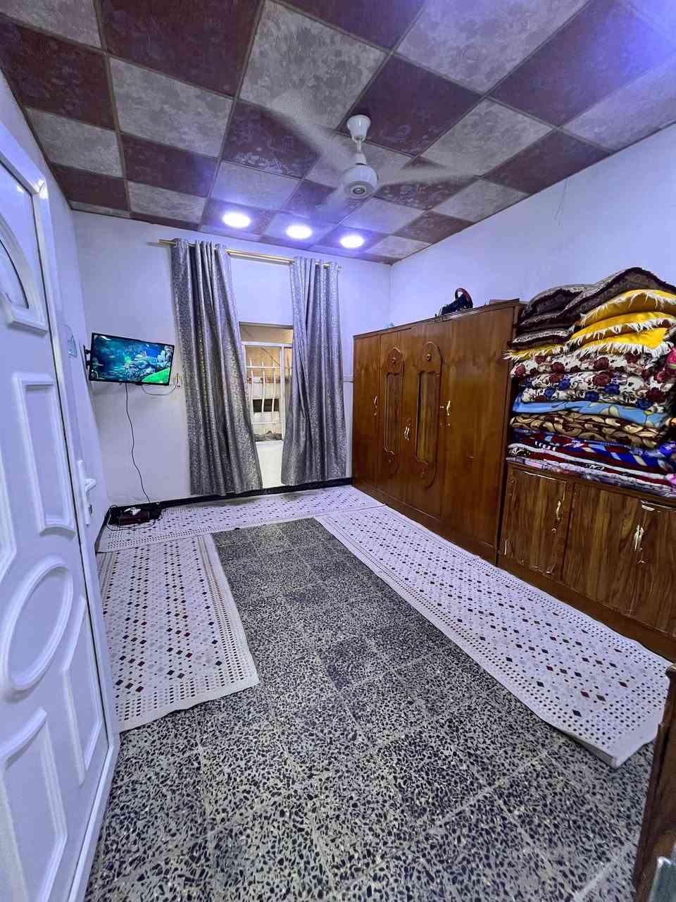 بيت للبيع وفي حي المثنى شارع بنات الحسن 
المساحه 100 متر 
الواجه 6.6
النزال 15
للأستفسار ارسل تم او الاتصال
***********
