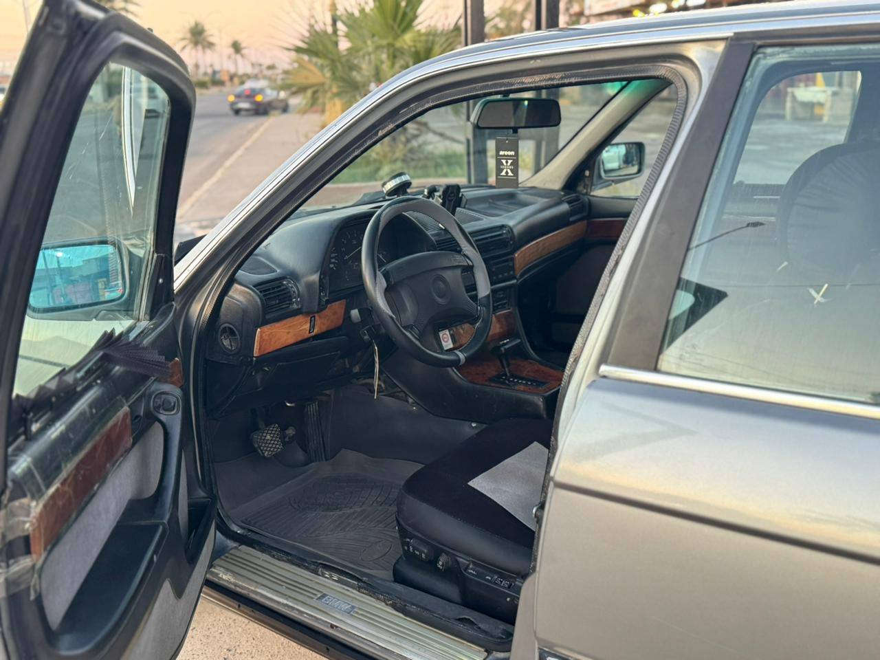 🚗 السلام عليكم للبيع فقط وبسعر مناسب 46 $
BMW موديل 1993

📍 رقم بغداد دولي – مشروع وطني
✅ سنوية وهزة جديدة بأسمنه شرط التحويل والغرامات

🔹 صبغ عام جمالية شرط بدون خياس
🔹 مكينة 6 سلندر شرط لا تبخير ولا تنقيص
🔹 كير ممتاز
🔹 تخم تايرات جديد
🔹 صدر أمامي وخلفي جديد
🔹 داخلية نظيفة كشنات جلد
🔹 كهربائيات شغالة كلها

📍 مكان السيارة: صلاح الدين – تكريت
📞 ***********
📞 *********** واتس
