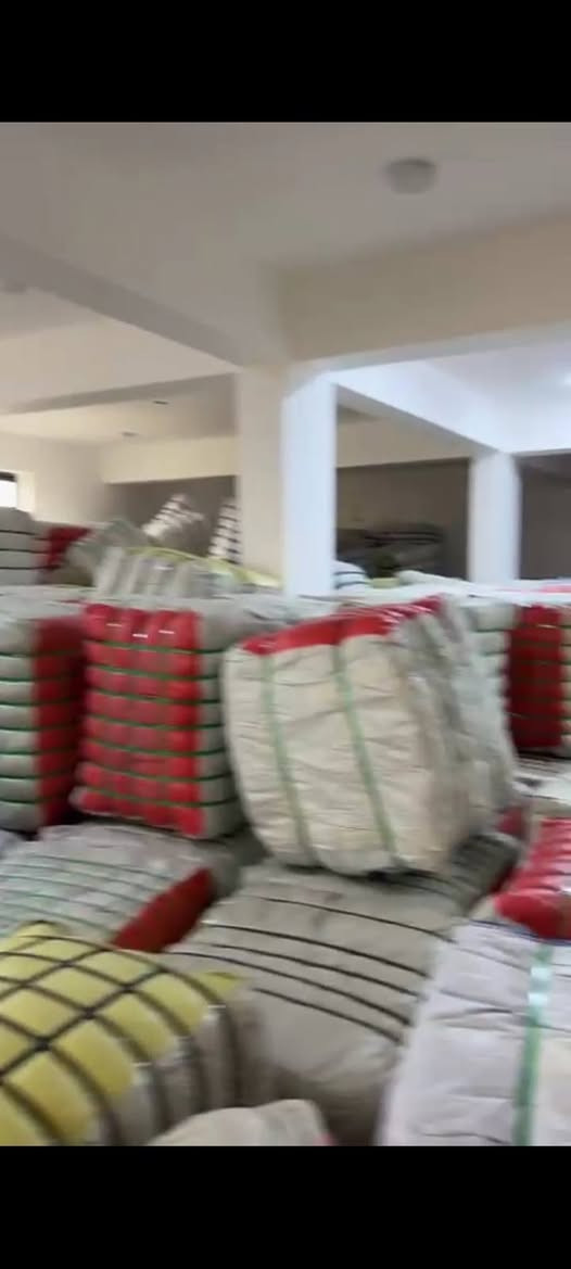 تم بعون الله تخريج حاوية لأحد الزبائن وتفريغها وايصالها الى مخازن


**إذا كنت صاحب هذا الإعلان وتريد حذفه لأي سبب، رجاءا أرسل رسالة إلى الدعم الفني**