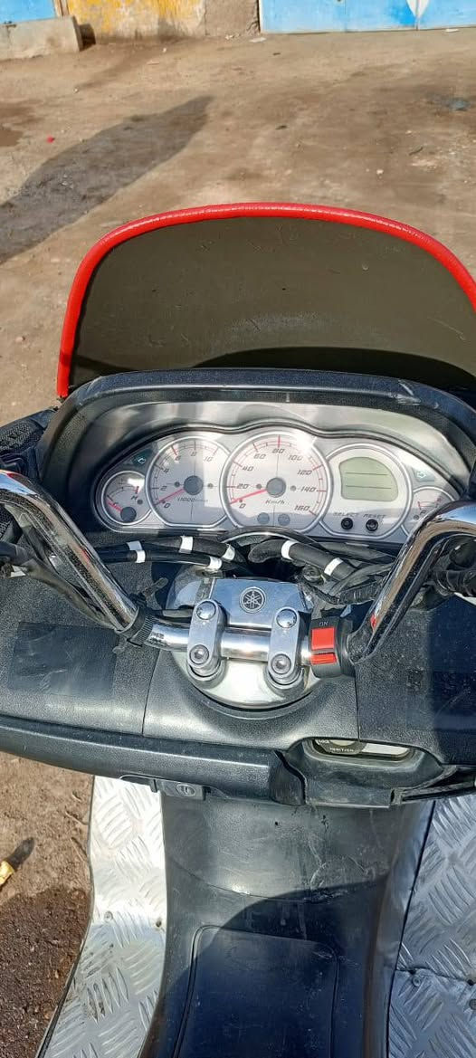 السلام عليكم ماجسته للبيع دبل رون مكينه مجفته لا دخان ولا بخار ولا صوت دراجه ناعمه كهربائياته كله شغاله تايرات وباتري جديد وياهه مكينه كامله مابيه نقص حتياط هيه وتفرعاته سعره 600 وبيه مجال. مكاني كوت ‏‪***********‬‏
