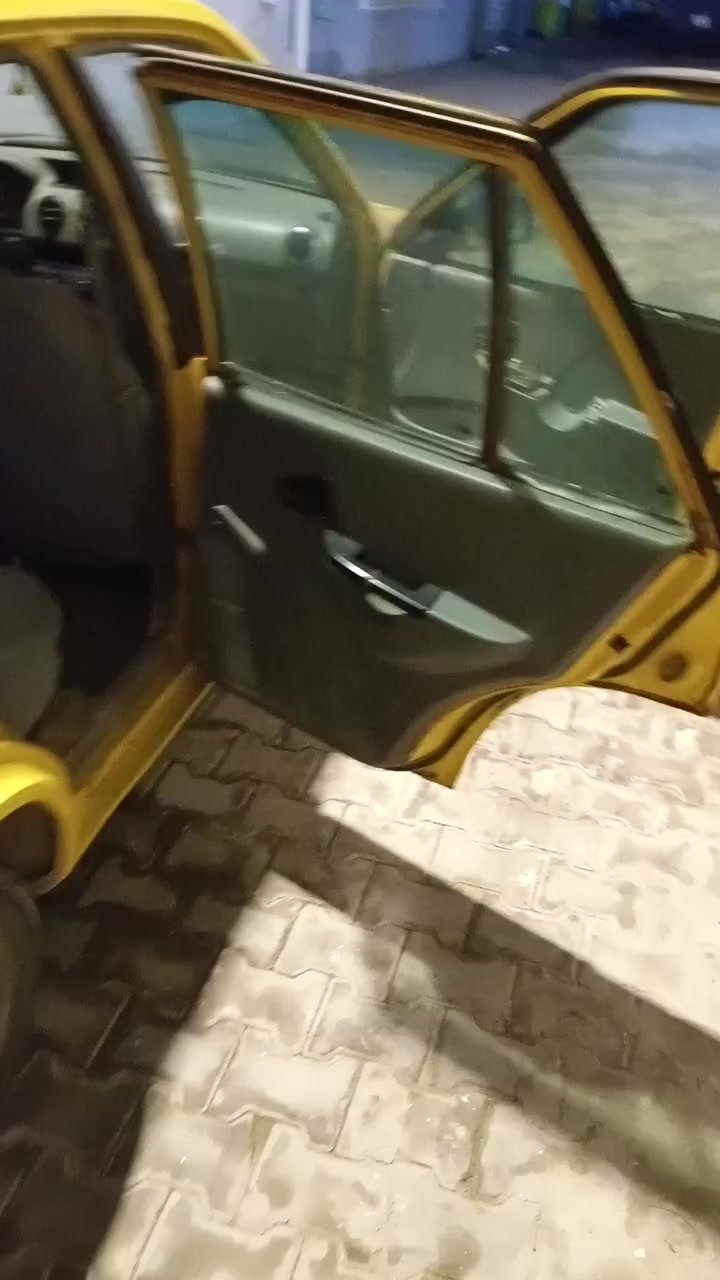 السلام عليكم ورحمه الله سياره سايبه ٢٠١٥ كفاله كير مكينه سياره معمره دواير فقط حداديه جديده من طول لطول تخم تاير تبريد وي سويج ضفيره جديده مال مكينه لسياره متعوب عليه السعر 30بيه مجال رقم صاحب سياره *********** شرط تحويل قرامات وهيئه طيح من سعرها
