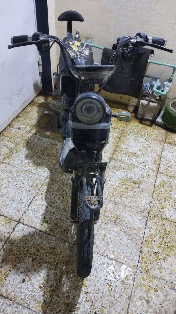 سلام عليكم
 باسكل شحن للبيع 4 بطاريات  يشتغل بس ما يمشي 
ابيعه عله هل وضعيه بطاريات جديده شادهن 
رايده ب100وبي مجال عنواني كربلاء 
***********
