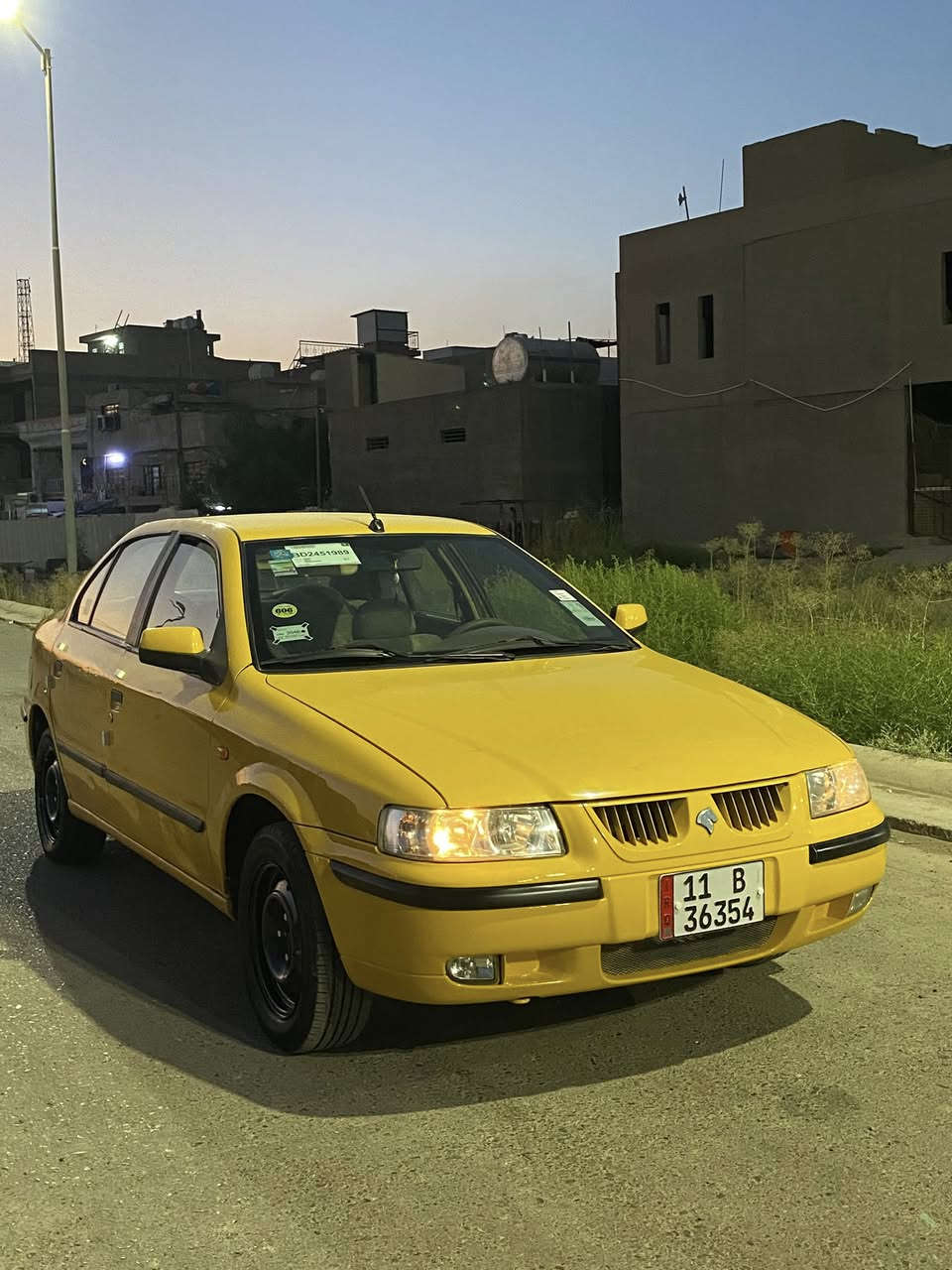 سلام عليكم سمند للبيع لأضربه ولا صبغ ولا تبديل مكينه وكير جدد حداديه امامي خلفي جديد تبريد ثلج دواخل نضيف مصفره من كلشي وسنويه جديده ورقم جديد مكاني بغداد الاستفسار ☎️***********☎️
