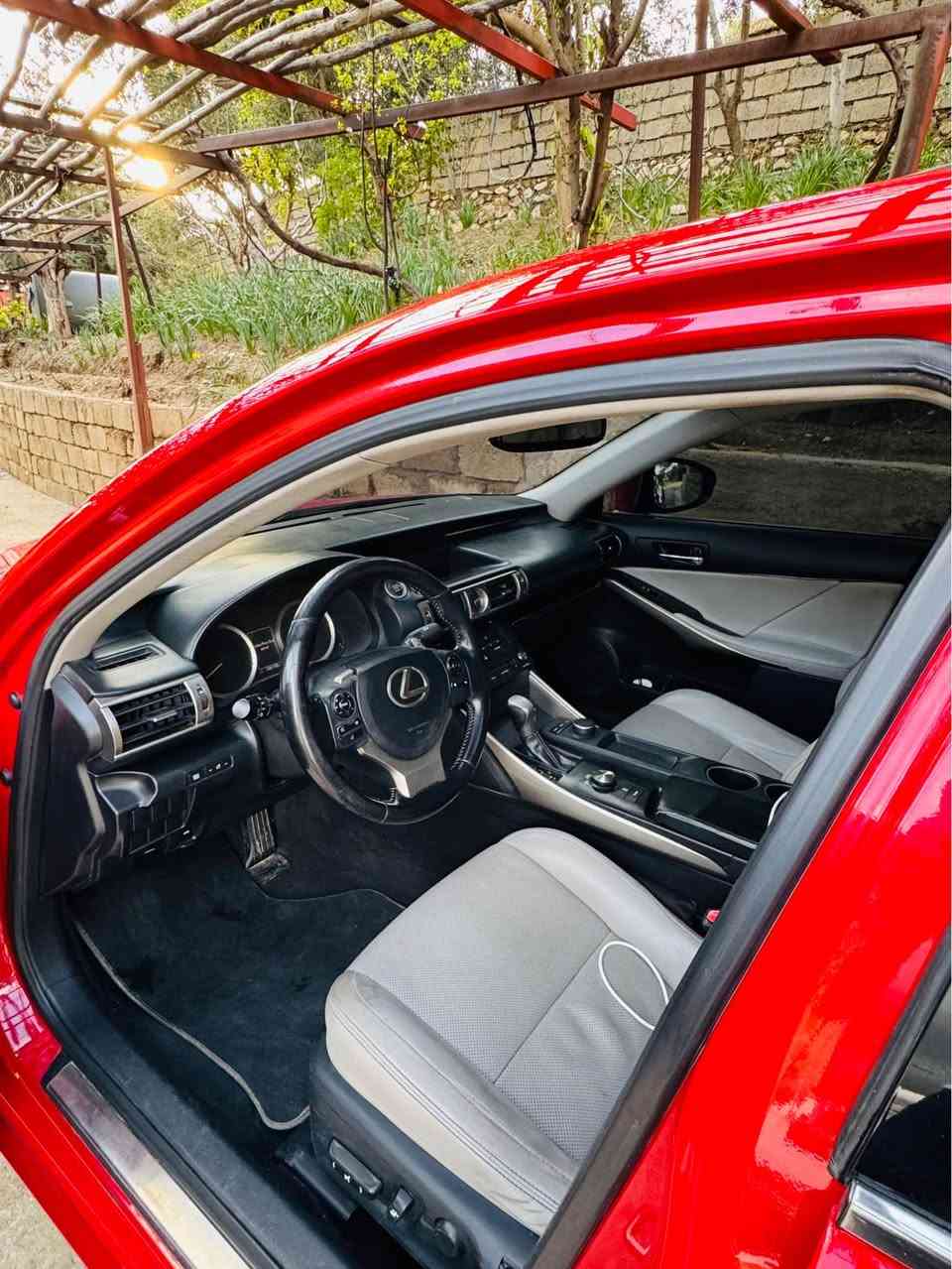 Lexus 2016 is 200 
حجم محرك/٤ تيربو
سعر ١٣٨ ورقه مكان دهوك
كير محرك شرط مكفول
صبخ/٢ قطعه و نص بدون ارباك ارباگ سليم كلو
سياره مواصفات فول فول 
كشنات جلد كهرباي بصمه بصمه ابواب بصمه تشغيل داخل ابيض شاشة كاميره ٣گير ٣ مود يعني فول فول مكاني دهوك مراوس ب رقم شمال فقط
*********** مكاني دهوك واتس اب دهوك, العراق
