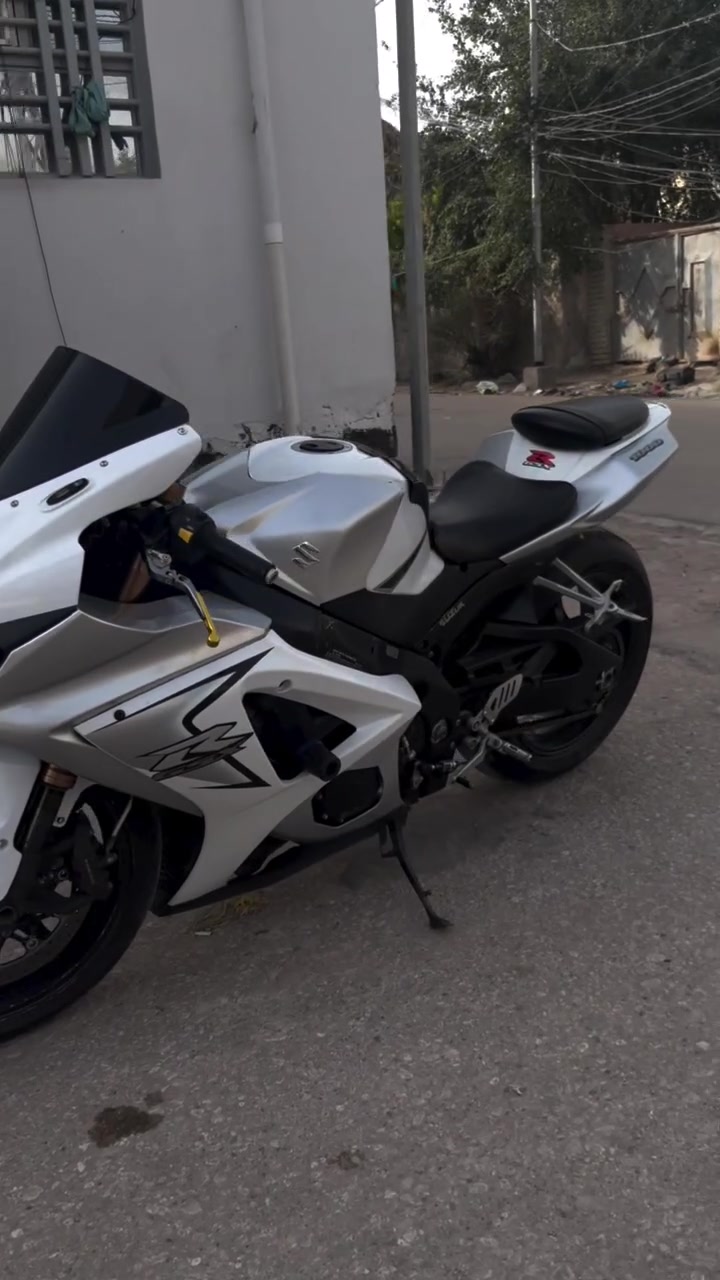 السلام عليكم
للبيع جكسر 2008 1000cc بدون رقم

مبرمجه رشاش و صاعده داينو برا و صاعده داينو ب العراق

و عليهه شفتَر و تهبيطه اماميه و تهبيطه خلفيه

الدراجه اكفله الك شاصي و مكينه و كير و كهربائيات كله بلادي ما ملعوب ب اي فيشه و مجطله 

موجوده التهييطه القديمه مالته و المري 

و الدراجه مزاده موجود و حادثه فقط القطعه اليمنه من الذيل حته الذيل ما متأثر خفيف كلش خفيف

مكاني نجف

***********

