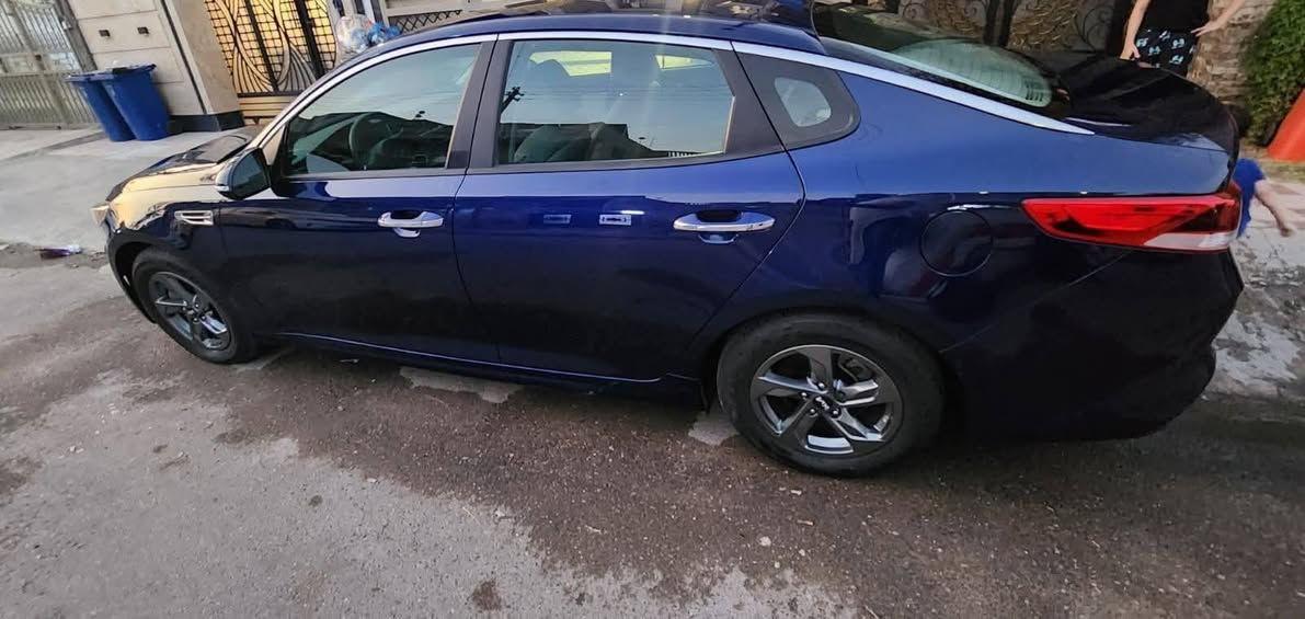 تحيه طيبه السلام عليكم
كيا اوبتما ،2016
حادث موضوح صور بابتين وحده صبغ وحده بلاديه 
بدون ابرياك فقط برده وضع الشركة 
بيها حالوب بسيط قماره
ماشيه ،30,, ألف 
مكينة 2400
اشاير بلمري 
تحكم شاشه كامره 
تحديد مسار 
قيادة ذاتي 
سويج تدفه 
ويل كب 
جاهز 
رقم بغداد باسمي تحويل مباشرة 
،132ورقه  بي مجال 
أي استفسار رقم صاحب السيارة 
***********
مكان بغداد حي جامعه
