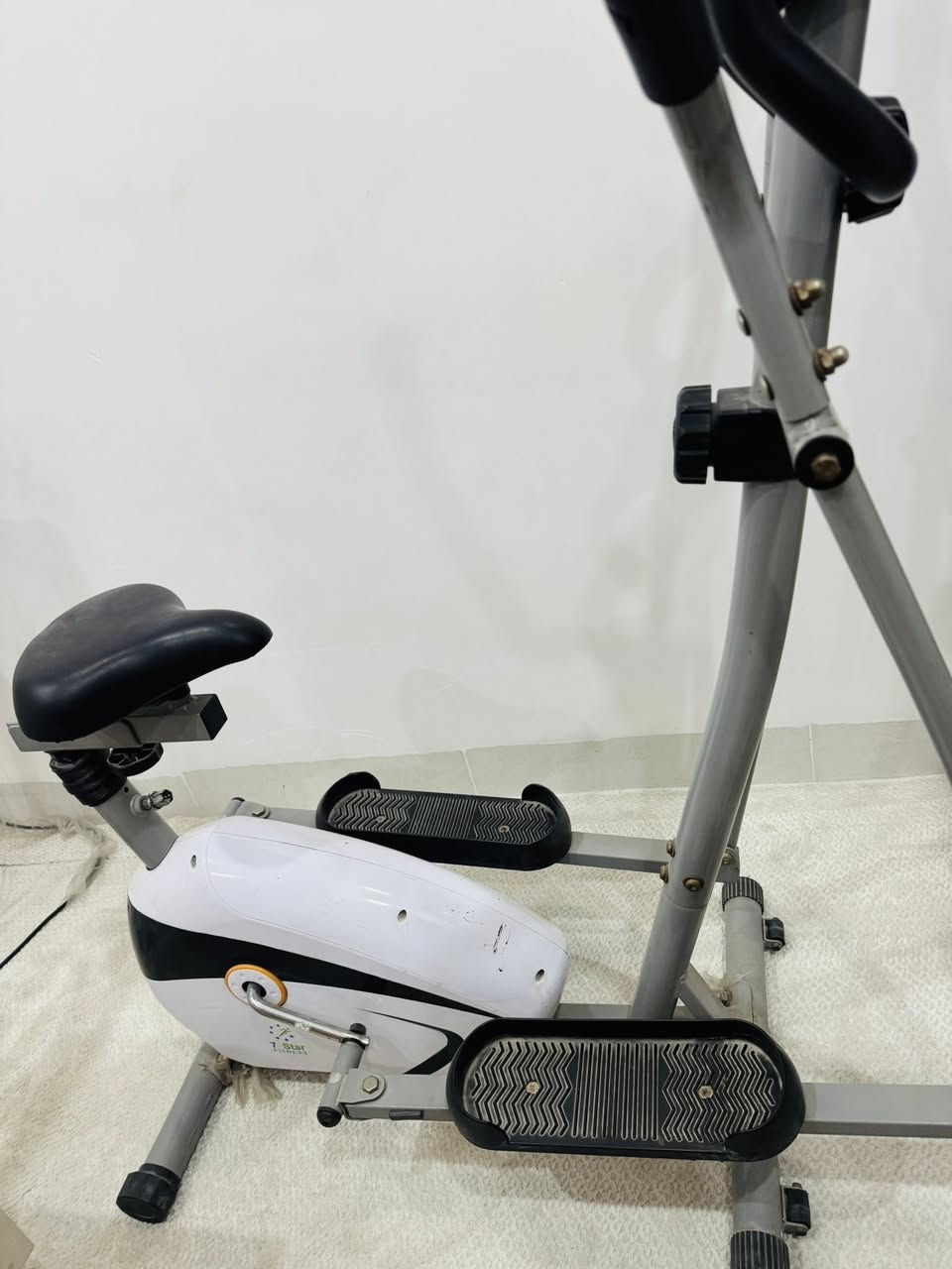 متوفر أجهزه رياضيه أجهزه جديده مال منزل جهاز الجري 120 كيلو مع ماطور تدليك شغالات شرط الفحص متواجد واتس اب ***********
