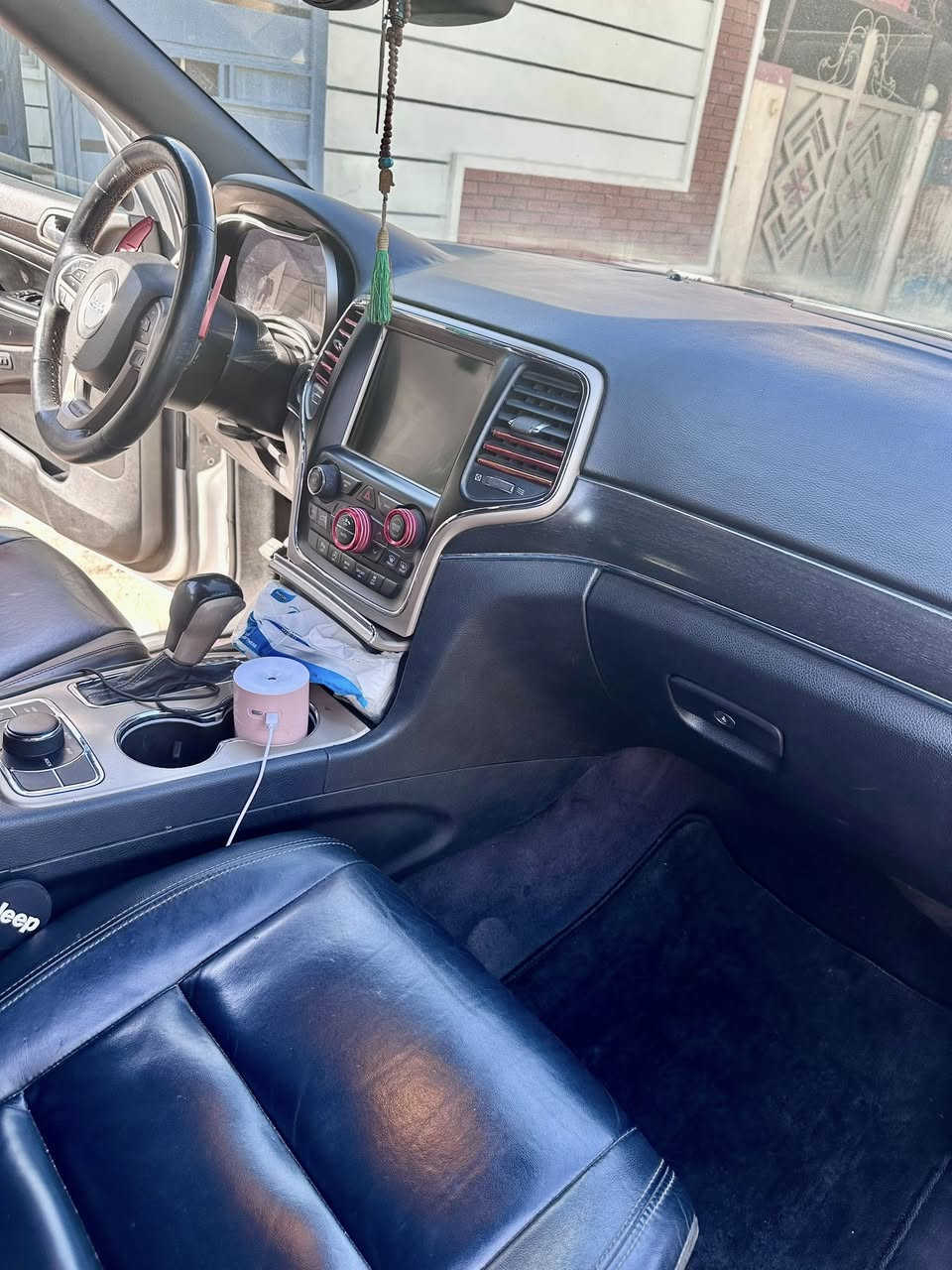 جيب ٢٠١٧
لمتد فول عدا الفتحه  مواصفات
كشنات تدفئة تبريد
كشن خزن ميموري
ستيرن تدفئة
صندوك كهرباء
توقف ذاتي عند الرجوع
شاشه جبيرة
تايرات جديدة
رقم بغداد 
صور السونار بالمشنور 
العنوان واسط الكوت 
السعر /٢١٠  وبيها مجال قليل
‭***********
