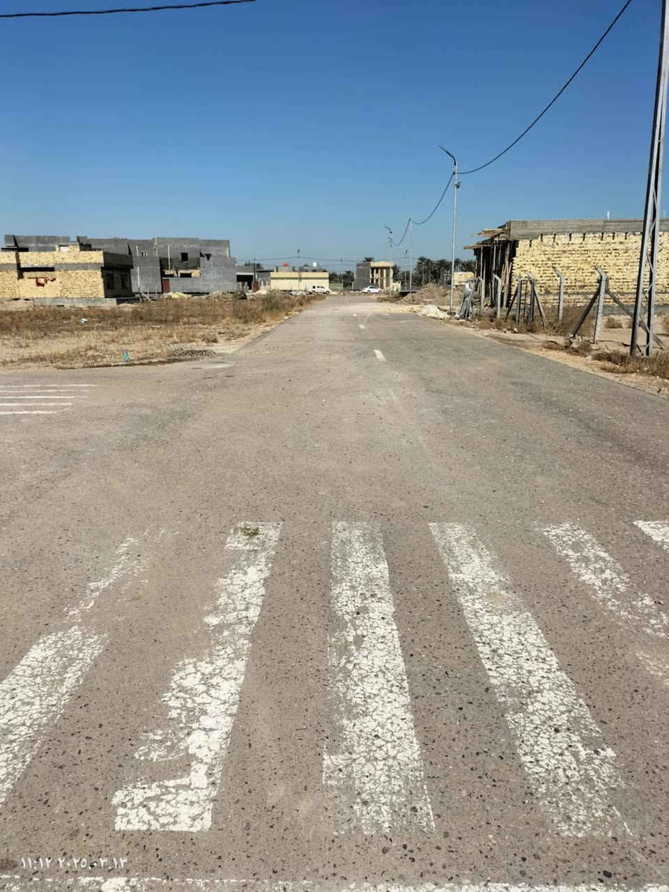 السلام عليك توجد لديه قطعه للبيع للبيع المساحه 200متر الواجهة 10ونزال 20 خدمات كامله ماء كهرباء ونادره اليليه وتبليط شوارع مركز صحي صيدليه أسواق المكان بابل حله ورديه داخل يم علي ابن الحسن المثنى تبعد عن المركز 5دقايق وعليه خط كيات تقسيم جديد وبيه بناء السعر امناسب ويوجد معمل غاز يمه الاستفسار اكثر الاتصال على الرقم *********** طابو سند 25 تحويل مباشر بسم المشتري
