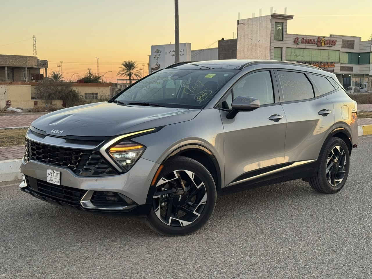 KIA SPORTAGE PLUG-IN  HYBRID SX 2024
 
📍السياره موجوده في بغداد للتواصل  *********** 

كيا سبورتج  هايبرد + بلكن SX 2024 برستيج 
المسافة المقطوعه 40771mi
اللون .سلفر 
محرك. 1600 تيربو هايبرد 
الموديل 2024

                  ======= الاضافات👇👇 ======
  
فتحة بانوراما 
شاشة كبيره نفكيشن 
رادار امامي
 مانع تصادم
مانع انزلاق 
تحديد مسرب .
نقطة عمياء .
تصحيح مسار 
بصمه تشغيل 
بصمه ابواب 
كاميرا خلفيه 
كاميرا عداد 5 
كاميرا 360
طارة مدفية 
تشغيل عن بعد سياره 
كراسي مدفية + مبرد 
كراسي كهرباء عداد 2 
كراسي جلد 
كراسي ذاكره 
كراسي 5 راكب 
مثبت سرعة
تحكم ستيرن
شاحن وايرلس
هاند بريك كهربائي
حساسات خلفيه + اماميه 
حساسات مانع تجاوز 
ويل 19
دفع رباعي 
باب خلفي كهرباء 
اضويه امامي زنون LED
اضويه خلفيه LED
كشافات LED
دفع رباعي 4X4
نظام GPS+خرائط 
كندشن مركزي امامي او خلفي 
وبلوتوث 
مدخل USB+ AUX
تحريك السيارة عن طريق البصمة 

🚗🚗حادث السياره كما موضح في الصور 🚗🚗

الأردن الزرقاء المنطقه الحره شارع 20 شمال 

للتواصل  / عمر الدليمي 00962786166701 علي الكرغولي 00962788505634
