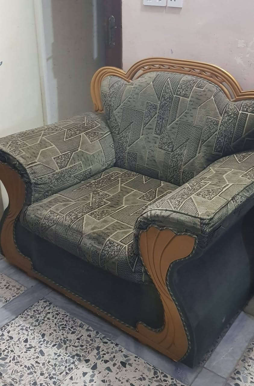 للبيع نخم قنفات مع معرض السعر ٣٠٠ العنوان البياع نفسها الاتصال *********** واتس
