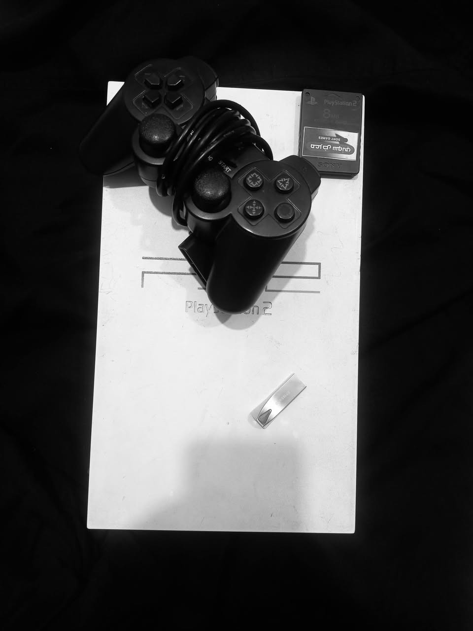 بلي 2 مستعمل قليل ويا جوستك وفلاش من شركة سامسونك بيه 100 لعبة
زائد شخاطة من معرض سوني السعر 35 
واتساب ***********
