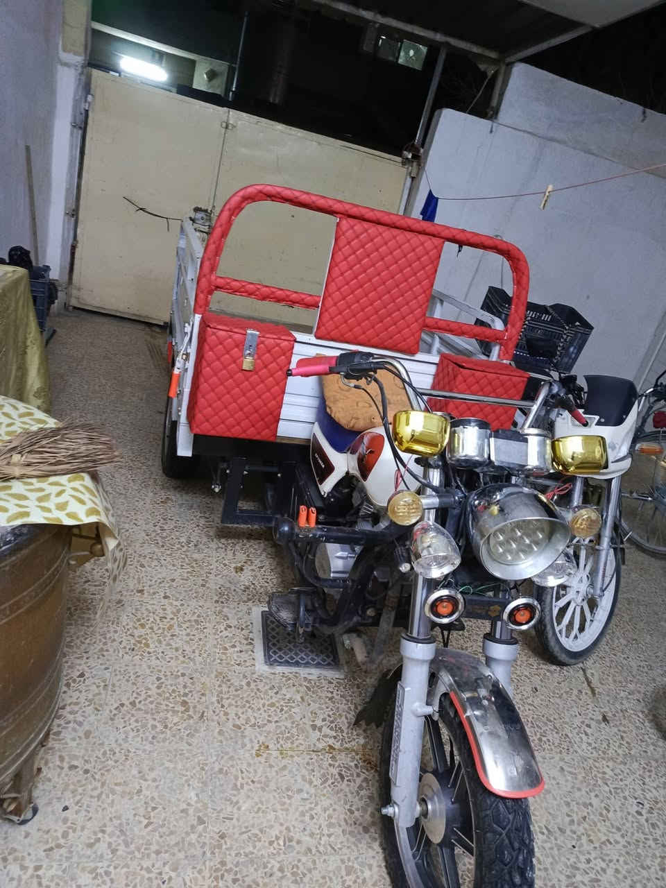 السلام عليكم .. ستوتة موديل 23 بليته ومنفيس محرك شرط مامفتوح وياله صب سعرها مليون و650 وبيها مجال شراي خابرني 
***********
*********** مكاني كركوك
