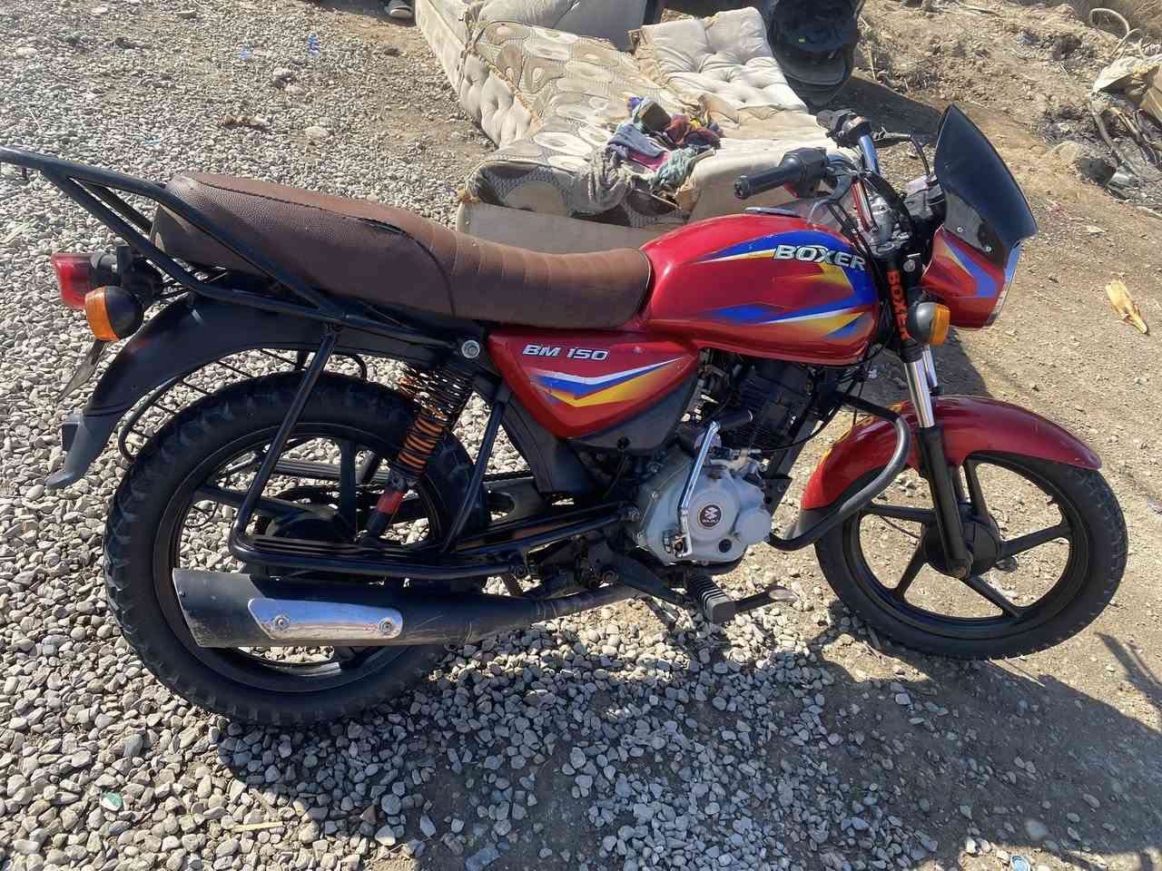 سلام عليكم دراجه بوكسر للبيع موديل ٢٠ دراجه خير من الله لا تبخير ولا تنقص  دراجه حلوه ونضيفه وما متعوبه كفاله أوراق بيهه  مراوس هم عادي السعر خاص او اتصل ***********
