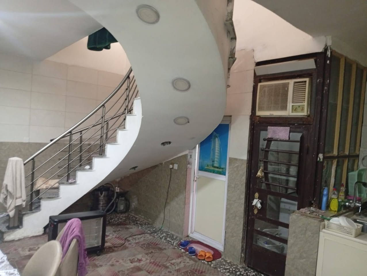 تعلن شركة ارض الخير للعقار والمقاولات
دار 130 م للبيع  واجهة6ونص🏡

يحتوي على3غرف نوم😜

 وصحيات عدد 2👍
بناء 2019

حي الجهاد ديوان المخابرات 🏛️

للأستفسار ***********واتساب
