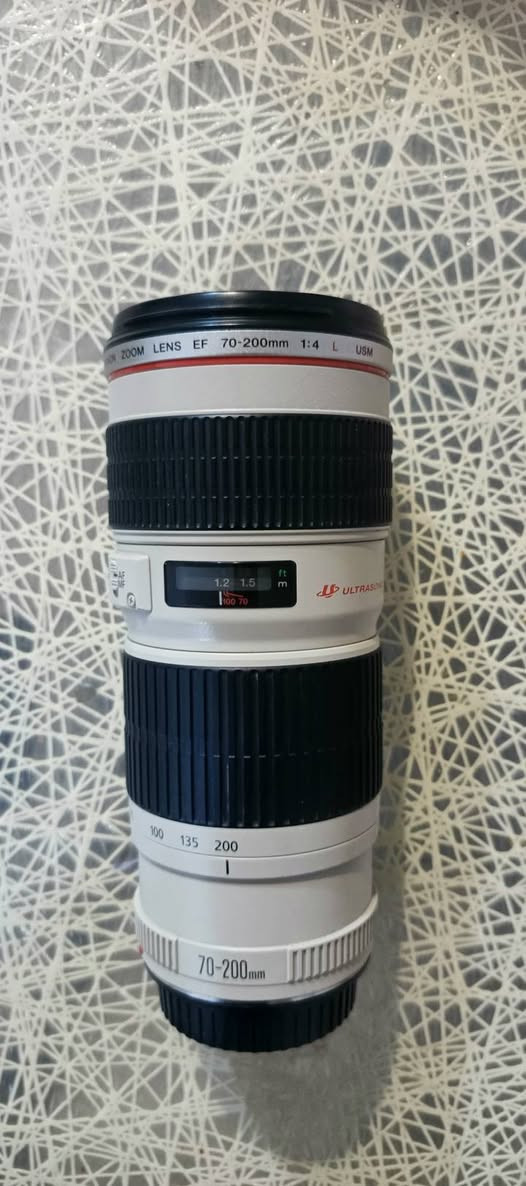 عدسة كانون 70-200 F4
عدسة كانون فول فريم ٧٠-٢٠٠ سبعين ميتين للبيع فتحة اربعة 
الموقع النجف الأشرف
السعر ٦٥٠ و بيها مجال بسيط 
نضيفة و خالية من اي مشاكل

للتواصل واتساب
***********
