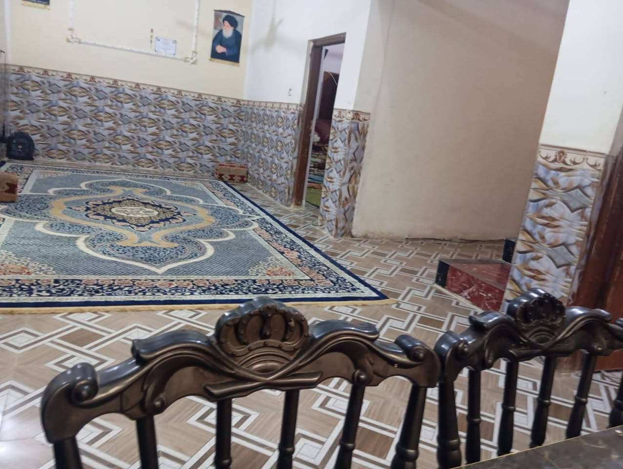 السلام عليكم ورحمة الله وبركاتة
بيت للبيع المساحة 200 متر يتكون من غرفتين وصالة و مطبخ و ديوانية وصحيات جاهز للسكن كافة الخدمات متوفره شوارع صب مجاري كهرباء خط مولد العنوان حي الصادق قرب جامع ابو طارق... ملاحظة...  البيت يرهم بيع او مراوس. بيت او هيكل الاستفسار اتصال ع رقم التالي ***********
