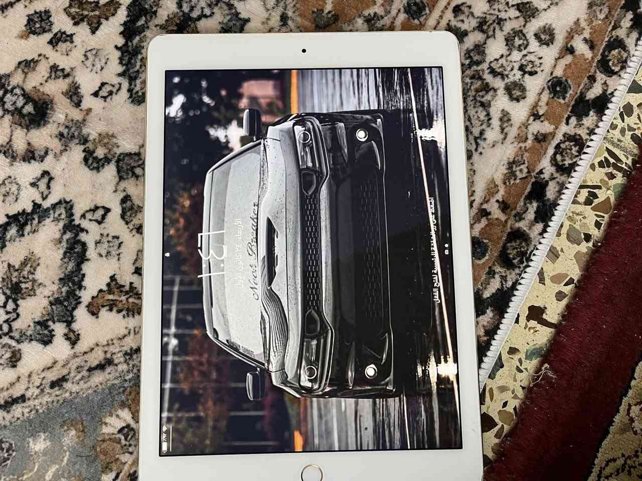 سلام عليكم 
ايباد اير 2 للبيع ذاكره 128g الجهاز على ايدي من اول ماشتريته واصلي ومامبدل اي شي منه ولونه مميز بي فقط طعجات خفيفه على الزوايا ونضافته مثل ماتشوفونها كدامكم السعر خاص 
مكاني حي العدل وهذا رقمي ***********
