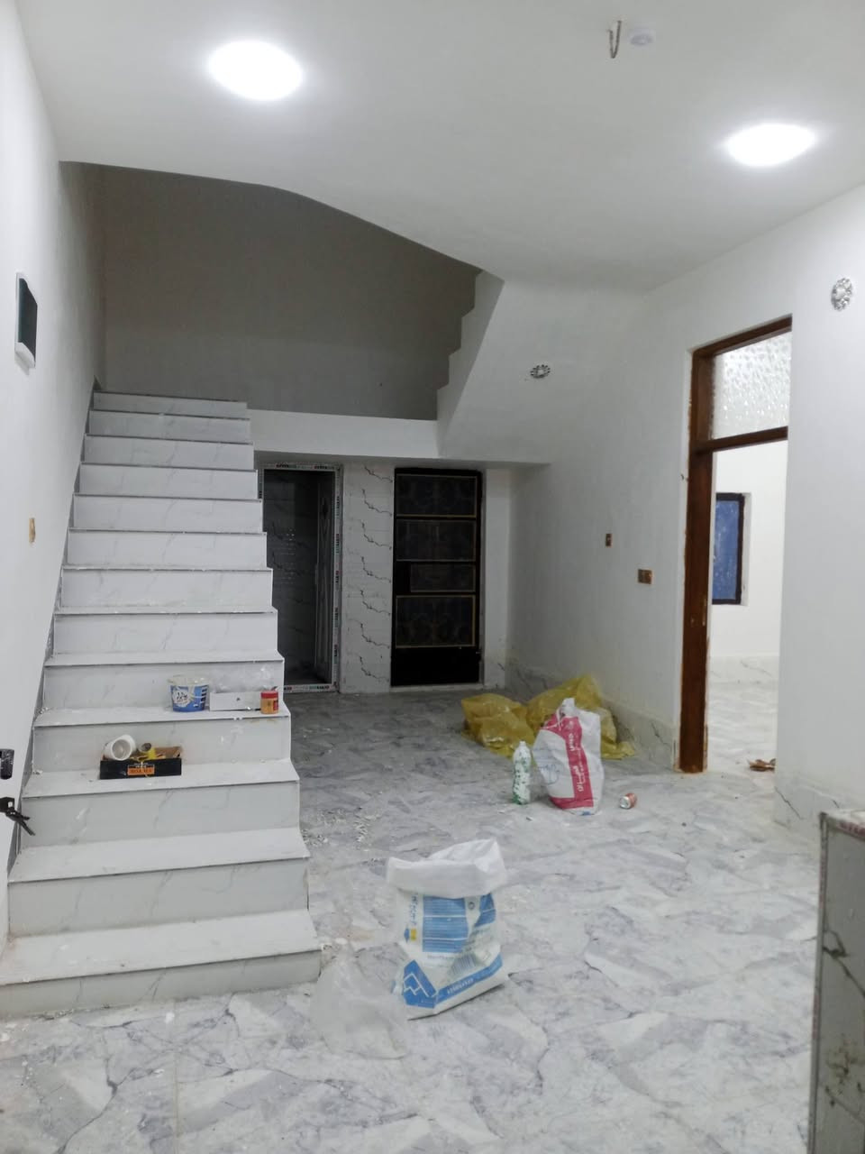 مشتمل للبيع 110م الموقع قرية نديم مقابل شركة نصر ***********
