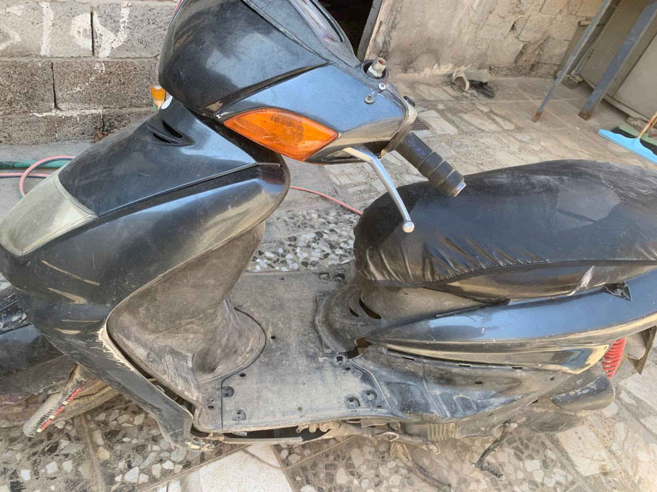 سلام عليكم
سكنس للبيع دراجة نضيفه وحلوه 
بيها بس فاكيوم يحتاجله تبديل
وكابريتر تنظيف .. السعر 450 وبيها مجال 
مكاني بغداد الأمين الثانيه
للأستفسار ***********
