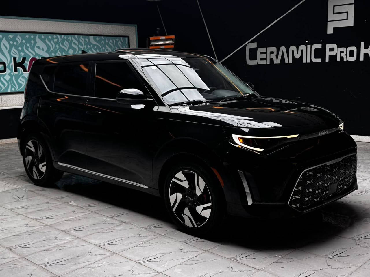 للبيع كيا صول 2025 GT Line 🔥
✨ سيارة مميزة بحالة ممتازة جداً – استخدام نظيف

📍 الموقع: كربلاء المقدسة
💰 السعر: 172 ورقة (قابل للتفاوض)
📄 الأوراق: باسمي مباشر
🔖 الرقم: فحص مؤقت – حرة تترقم جميع المحافظات

‼️ ( تفاصيل الحادث فقط بارد خفيف في الجاملغ الأمامي السيارة بدون صبغ السيارة ) 

🔵 ماشية 17 الف كيلو 
🔵 صور الحادث مع المنشور 

⚙️ المواصفات – فئة GT Line اعلى فئه :
⚙️ فول مواصفات 1/1
⚙️ كشن كهرباء 
⚙️ انارة محيطيه
⚙️ تشغيل عن بعد 
⚙️ محرك 2.0 لتر – 4 سلندر
⚙️ دفع أمامي
⚙️ جنوط رياضية 18 إنج
⚙️ إضاءة أمامية LED
⚙️ فتحة سقف 
⚙️ تشغيل بصمة + دخول ذكي
⚙️ شاشة كبيرة تدعم Apple CarPlay & Android Auto
⚙️ كاميرا خلفية
⚙️ حساسات خلفية
⚙️ مثبت سرعة
⚙️ تحكم بالمقود
⚙️ نظام مانع انزلاق ABS
⚙️ تكييف ممتاز
⚙️ مقاعد مريحة بتصميم رياضي
والكثير من مواصفات Gt line 

☎️ للاستفسار أكثر عن السيارة الاتصال على الرقم ***********
