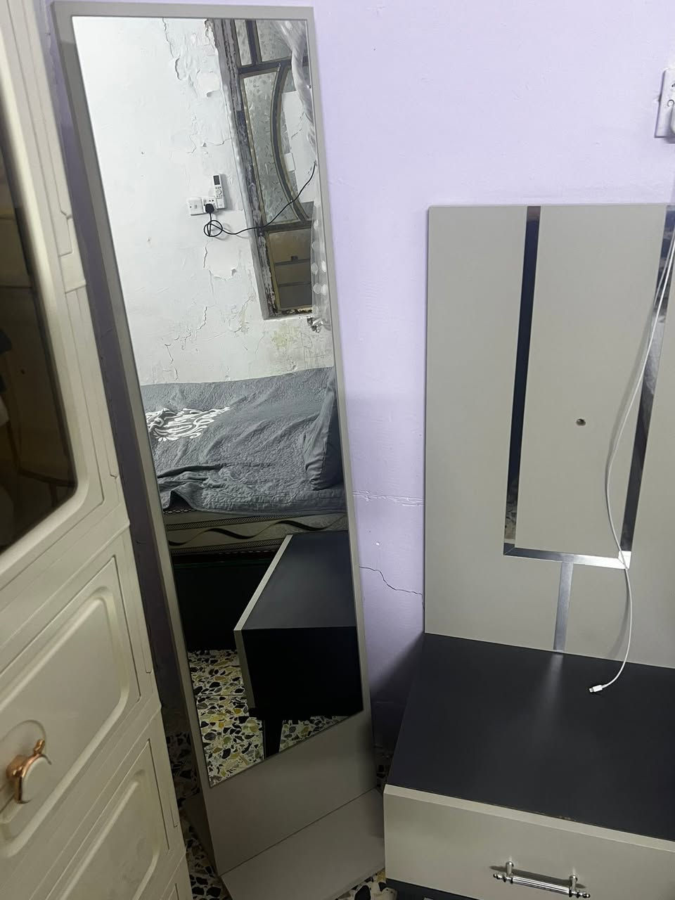 ‏غرفة نوم تركية للبيع مكونة من ثمانية أبواب￼ وميز تواليت وسرير ومرايه طويله مستخدمه شي قليل العنون بغداد كسره وعطش ‭***********‬
