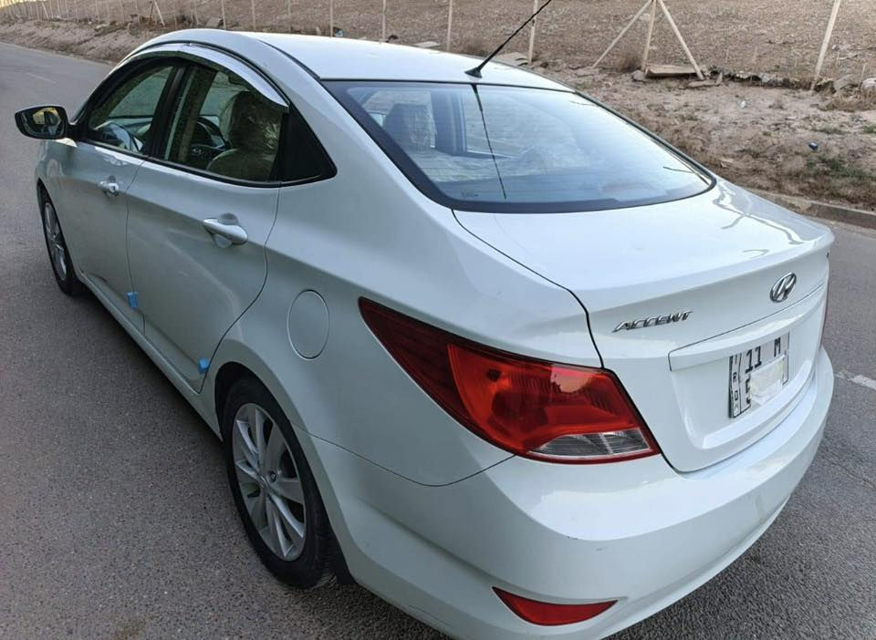 للبيع: أكسنت 2015 خليجي فول مواصفات 🚗
 العداد: 61 ألف كم حقيقي (وضع الشركة).
 المحرك: 1600 (تبريد ثلج).
 المواصفات: فتحة، تحكم ستيرن، إشارات بالمري، ويل كب 16، أرضية جلد.
 البدي: مكفولة من الصبغ (حتى الدعاميات)، بيها شبر بارد جاملغ أمامي أيمن فقط.
 الرقم: بغداد إنكليزي (بإسمي).
📍 المكان: بغداد
💰 السعر: 72 ورقة (وبيها مجال).
📞 للتواصل: ***********

