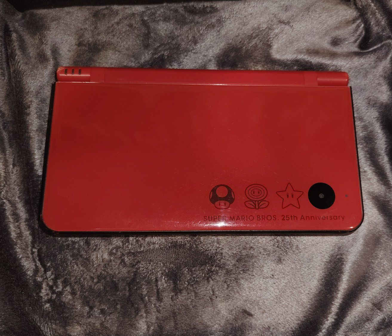 🔥 للبيع جهاز Nintendo DSi XL إصدار ماريو 25th Anniversary 🔥
✅ اللون الأحمر إصدار ماريو النادر
✅ الشاشتين شغالات والجهاز مرتب
✅ الواي فاي والشحن شغال
✅ ويا الشاحن بس يابانيه الأصلي
✅ ويا 16GB SD
✅ بي هواي العاب الي يريد يراسلني خاص
📌 نسبة النظافة: 90% تقريباً
📌 بيه خدوش استخدام خفيفة على الغطاء مثل المبين بالصور
📌 ما بي كرتون
📌 ما ويا قلم   
💰 السعر: 180 ألف دينار عراقي
🚚 توجد خدمة توصيل
للجادين فقط ✨


**إذا كنت صاحب هذا الإعلان وتريد حذفه لأي سبب، رجاءا أرسل رسالة إلى الدعم الفني**